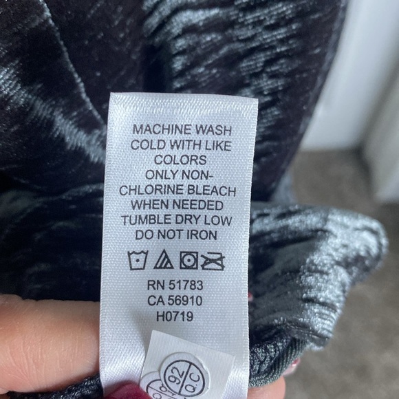 Maurices Women’s Black Velvet Tank Top Adjustable Straps sz L NWT - Picture 8 of 8